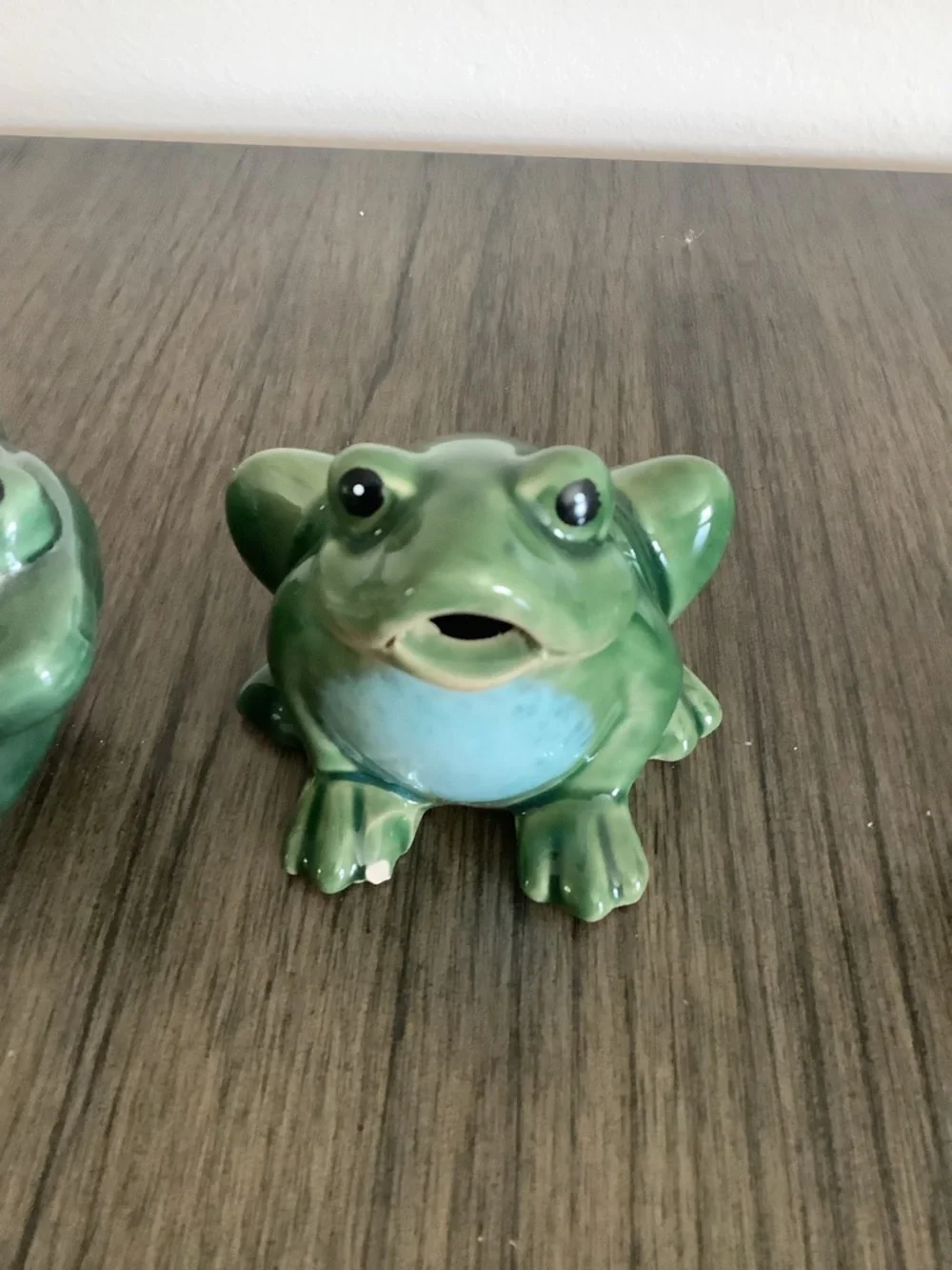 Green Ceramic Frog Figurine - Decorative Small Pet Accent